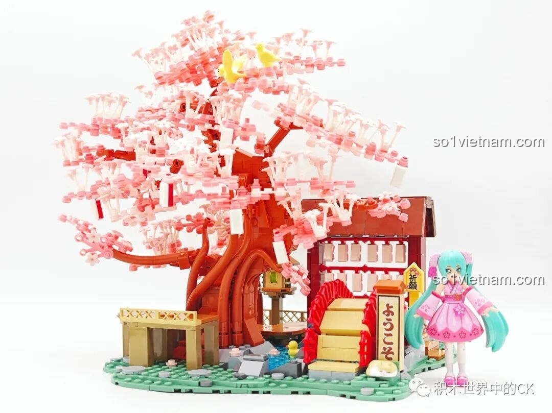 Một góc nhìn khác của Hatsune Miku và mô hình K20901, cho thấy sự hài hòa trong thiết kế tổng thể.