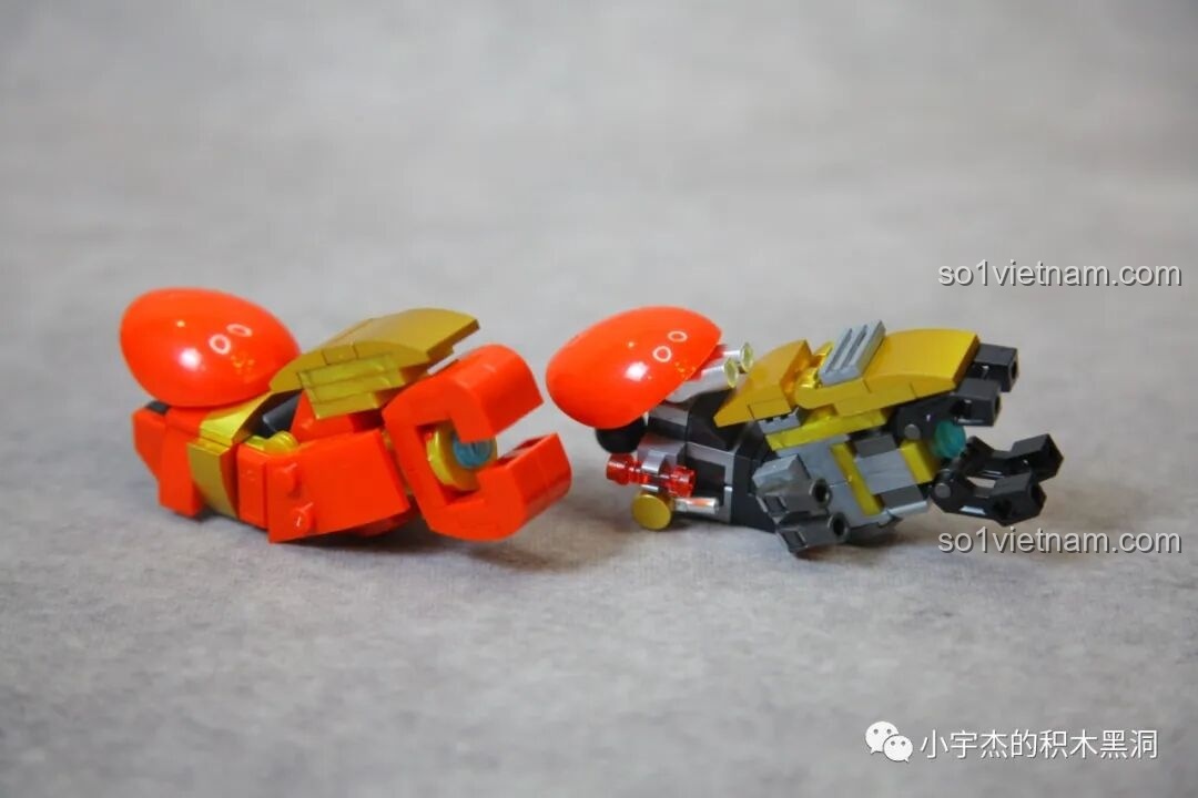 Một góc nhìn khác của hai cánh tay robot ZHEGAO GZ8008, cho thấy các khớp nối và chi tiết.