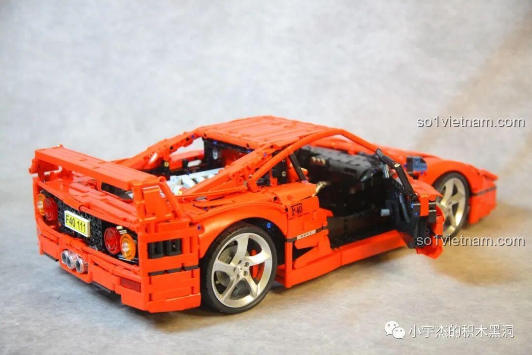 Góc nhìn ngang thân xe CBOX X001 Ferrari F40, cho thấy tỷ lệ dài và thấp đặc trưng của một siêu xe thể thao.