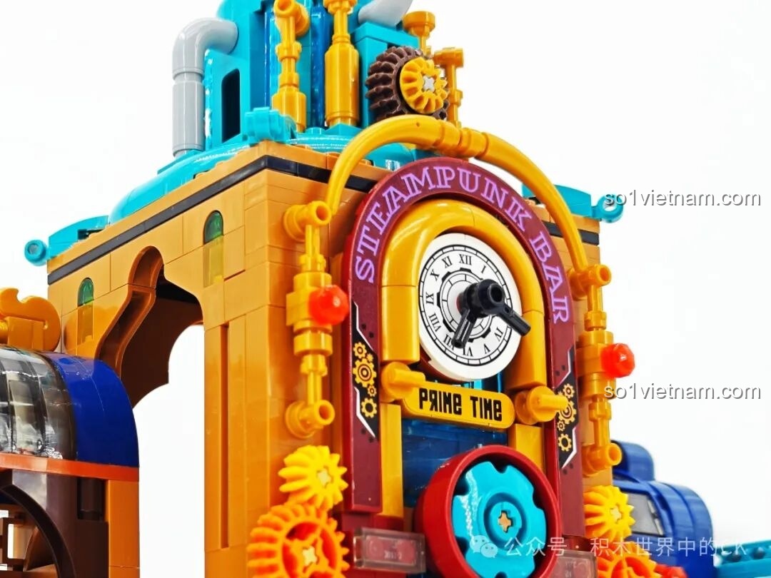 Góc nhìn nghiêng của tháp đồng hồ ZHEGAO 958013, cho thấy các lớp chi tiết và sự kết hợp màu sắc độc đáo.