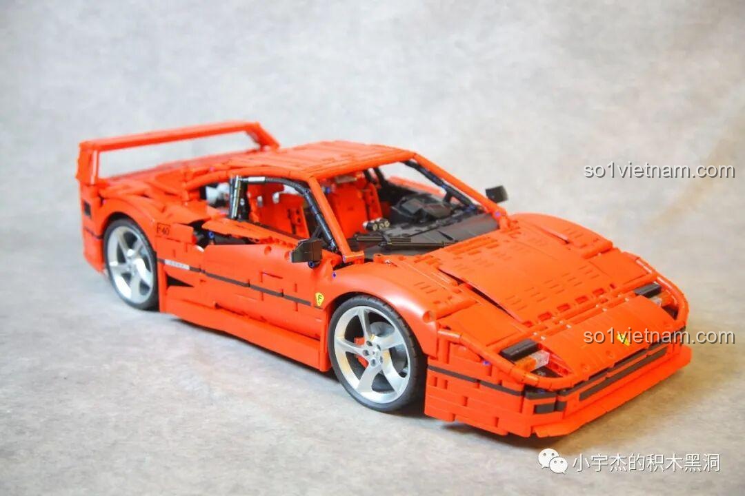 Góc nhìn thẳng từ phía trước của xe CBOX X001, tập trung vào cặp đèn pha, lưới tản nhiệt và các đường nét sắc sảo.