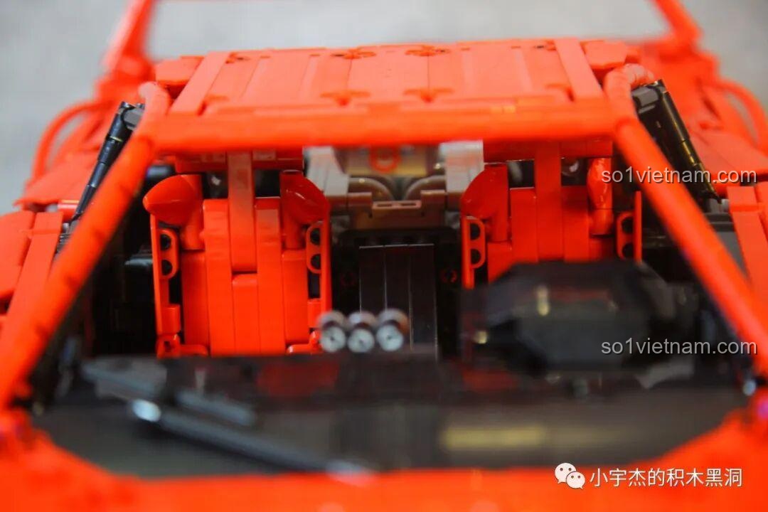 Góc nhìn tổng thể từ trên cao của mô hình CBOX X001 Ferrari F40, một tác phẩm lắp ráp ấn tượng và chi tiết.