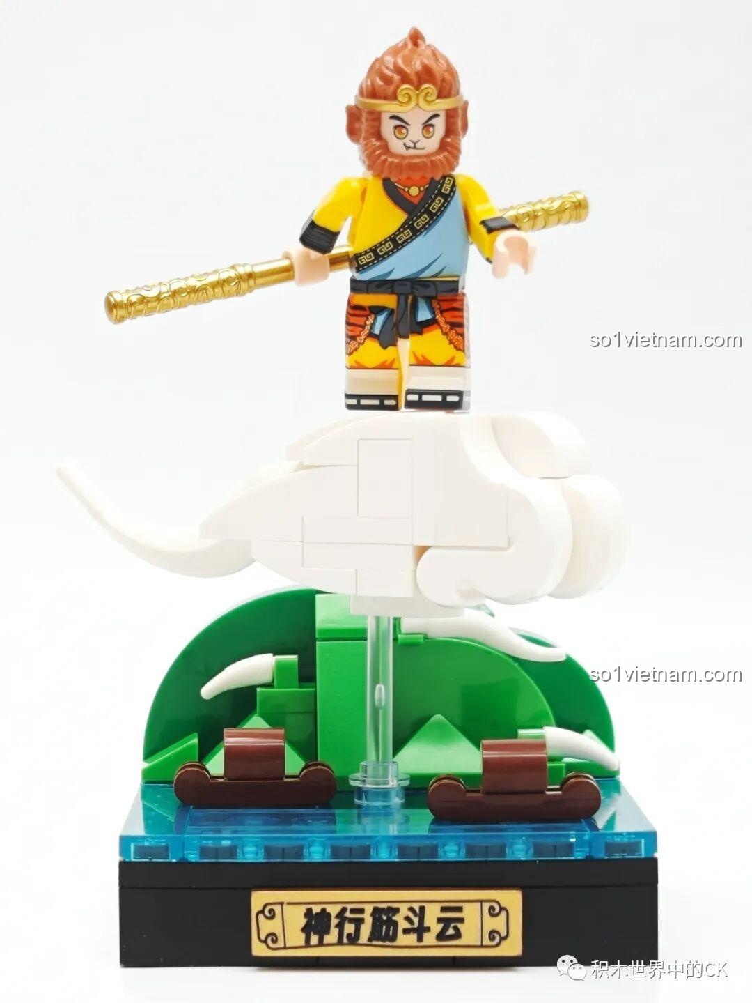 Góc nhìn trực diện của mô hình Tôn Ngộ Không trên Cân Đẩu Vân, một thiết kế cân đối và hài hòa.