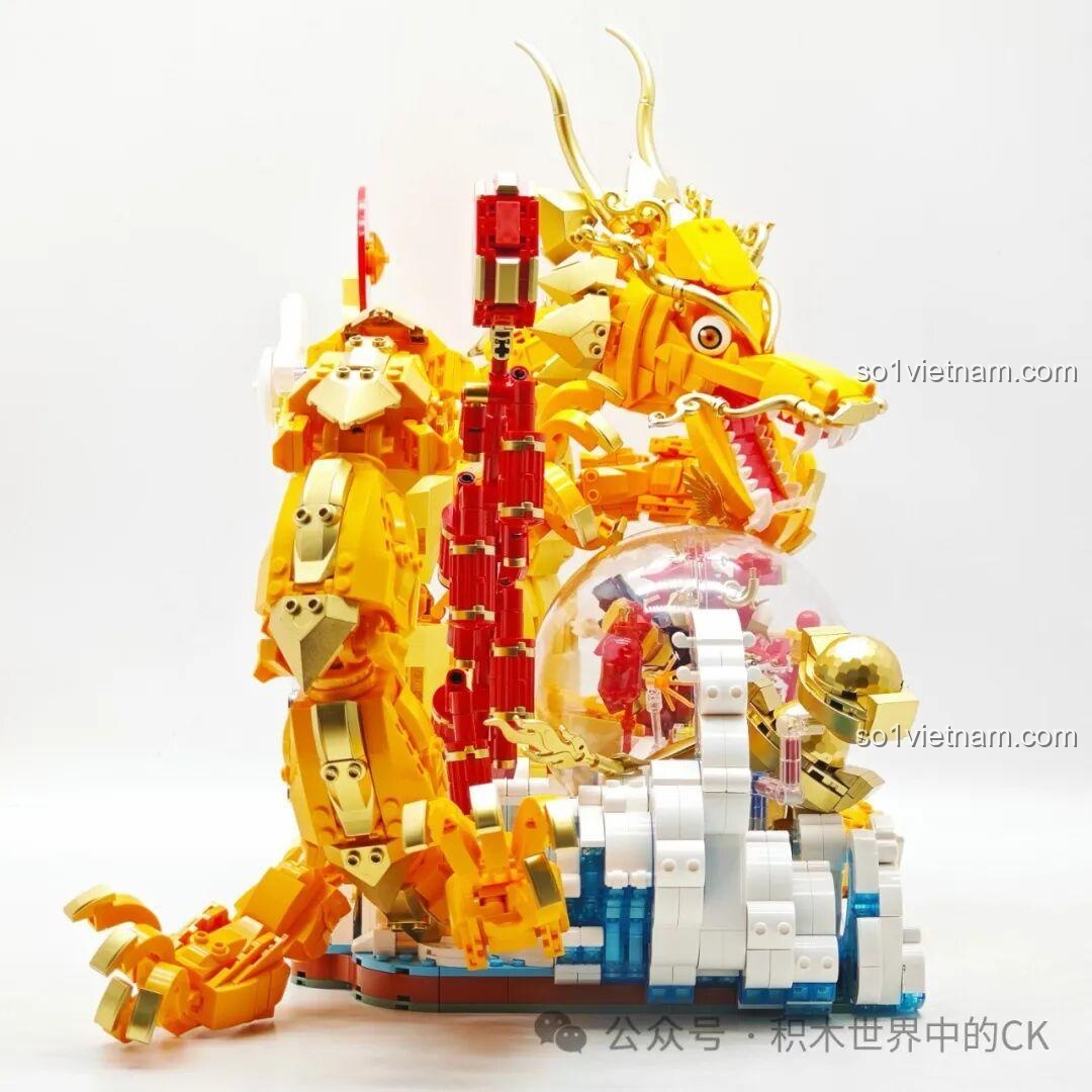 Góc nhìn từ trên xuống của bộ lắp ráp Rồng Vàng Ôm Ngọc Keeppley K19908, bao quát toàn bộ mô hình.