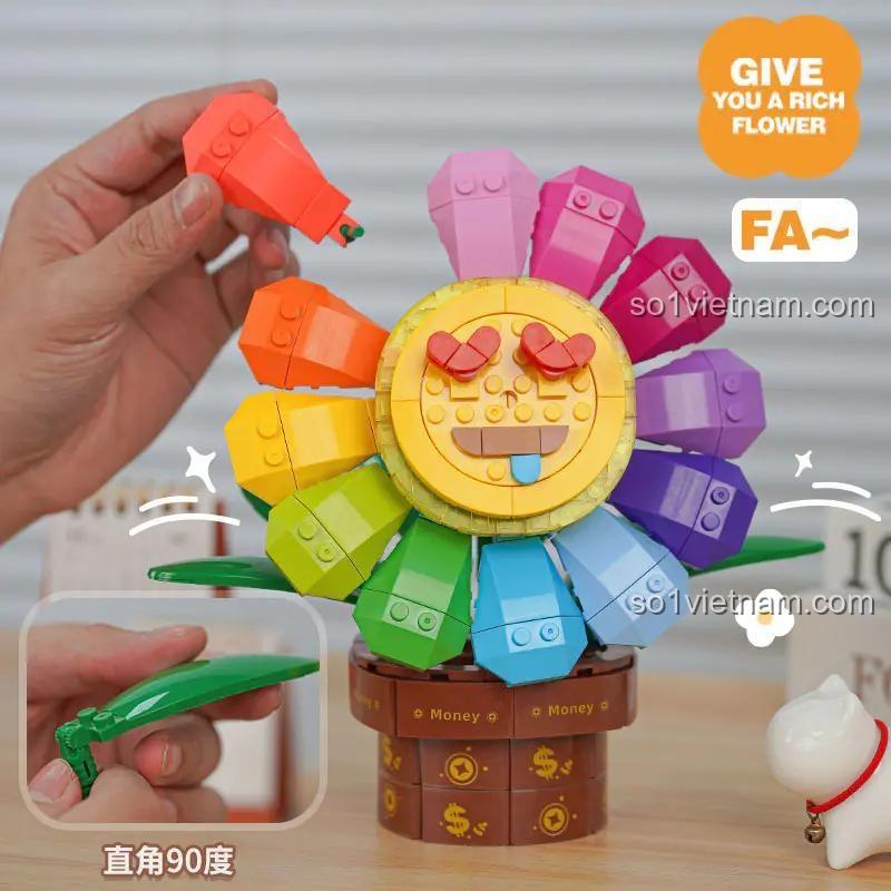 Chi tiết cánh hoa của đồ chơi lắp ghép GOQI GQ-3016 Bông Hoa Tiền Tài, thể hiện tính năng linh hoạt, phù hợp bé gái 6 tuổi, chất lượng cao.