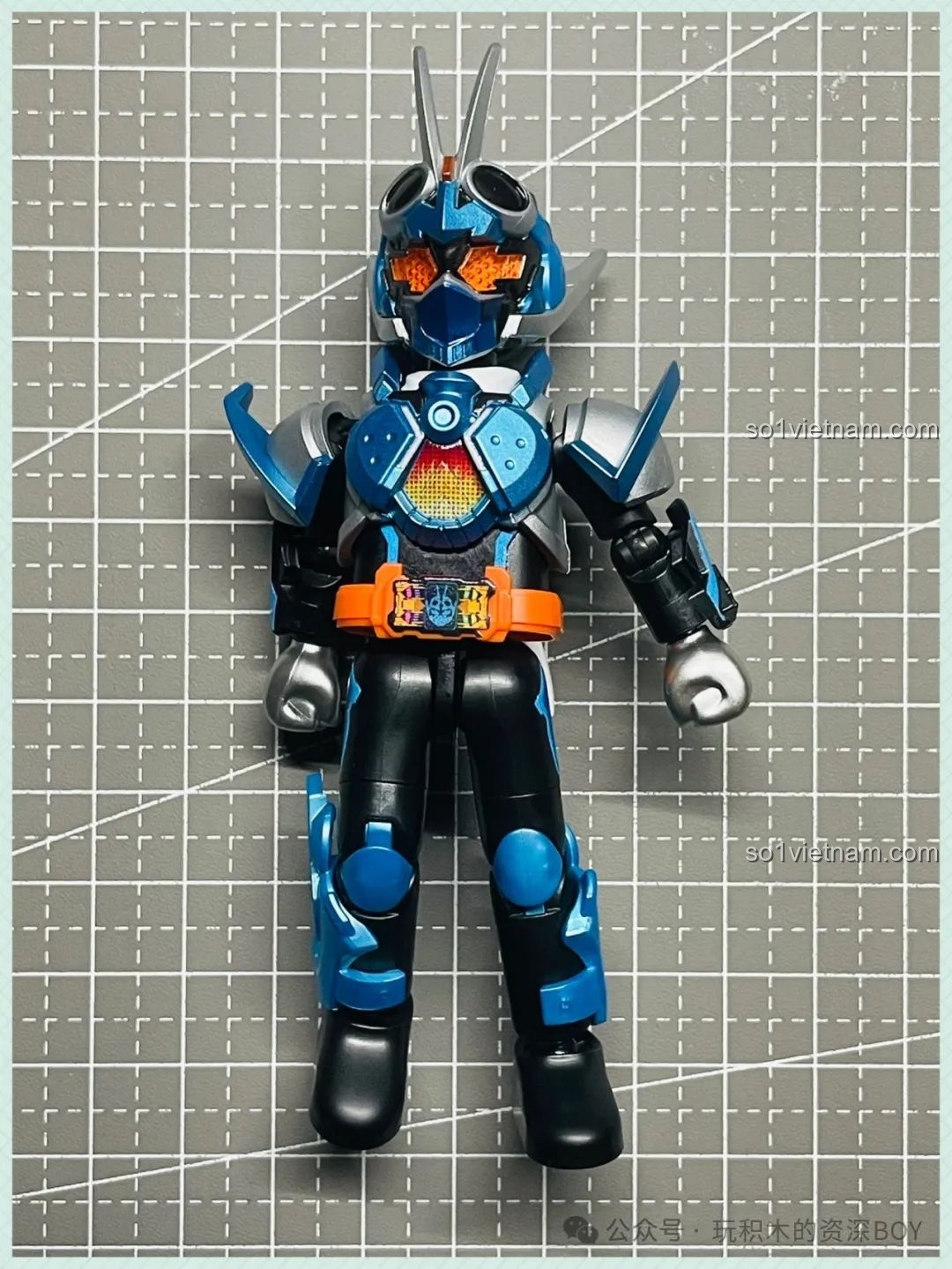 Mô hình Kamen Rider Gotchard SteamHopper BLOKEES đã hoàn thành, sẵn sàng trưng bày, đánh giá chi tiết.