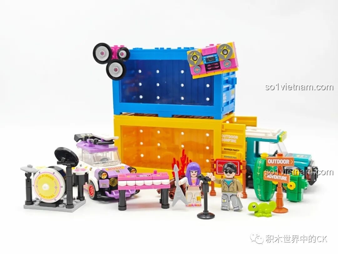 Hai bộ đồ chơi lắp ráp Sembo 714508 và 714509 được trưng bày cùng nhau, tạo thành một bộ sưu tập xe mini.