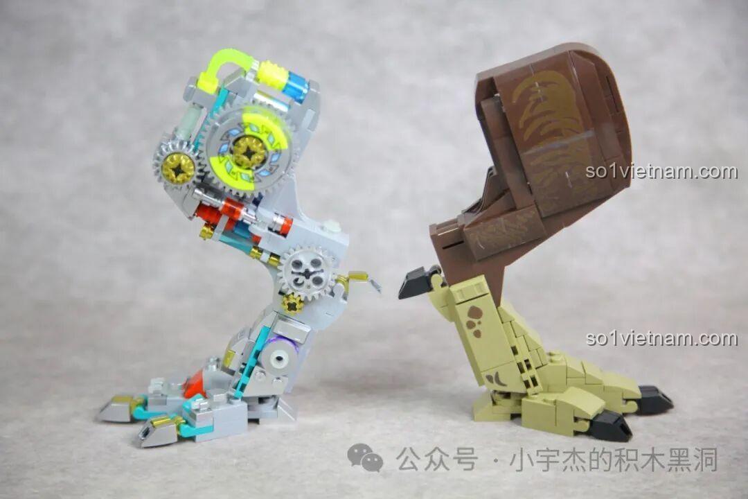 Hai chiếc chân của T-Rex đã hoàn thành với thiết kế bất đối xứng: một bên cơ khí, một bên sinh học.