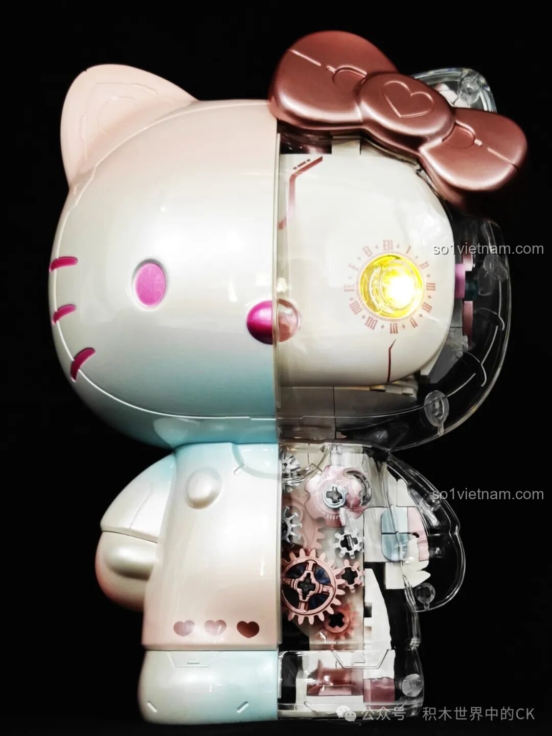 Chi tiết bộ máy cơ khí bên trong phần vỏ trong suốt của mô hình Hello Kitty Bạc Kim Đại Thể TOP TOY