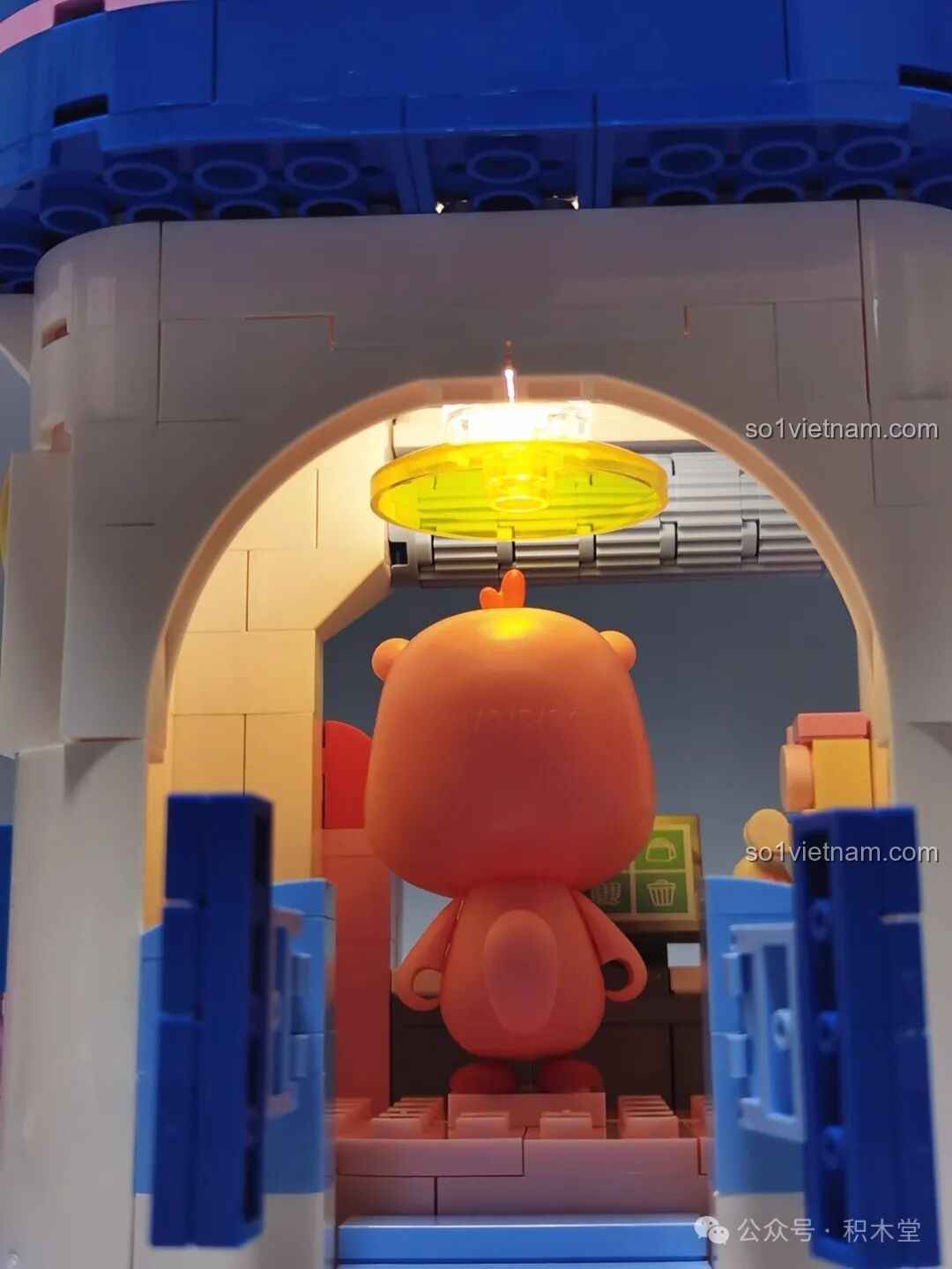 Hiệu ứng ánh sáng từ đèn LED khi nhìn từ phía sau của mô hình Quầy bar kem Loopy.