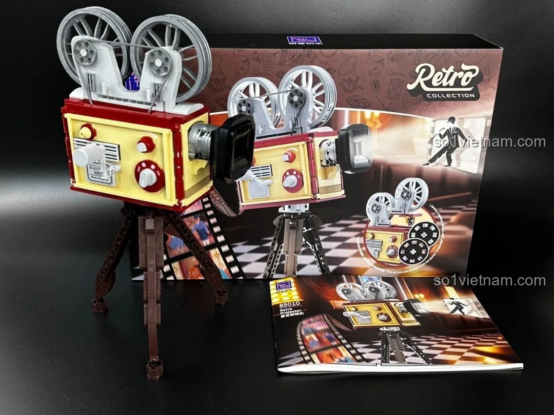 Hình ảnh quảng cáo bộ sưu tập Pantasy Retro Collection, với Gramophone và Máy Chiếu Phim Cổ Điển, thu hút người yêu phong cách retro.