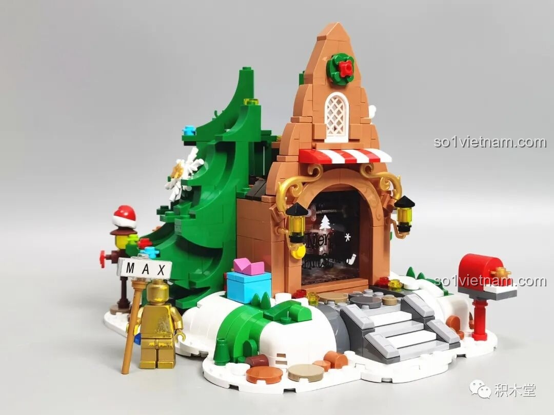 Ngôi nhà cây yêu tinh JAKI JK5128 đã thành hình với mái kẹo, hộp quà và hòm thư.