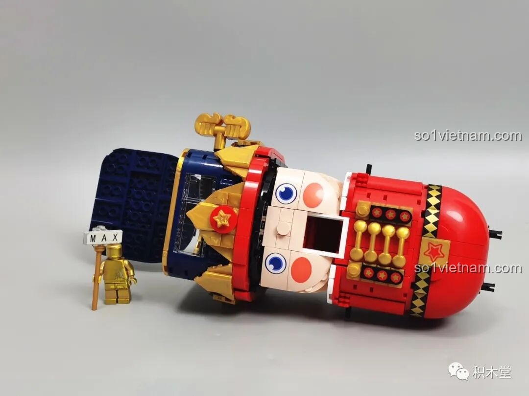 Phần thân và đầu của Hoàng Tử Kẹp Hạt Dẻ đã hoàn thành, chuẩn bị lắp tay và chân.