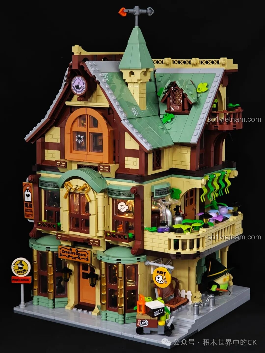 Mô hình Học Viện Phép Thuật BEBE TOP TOY hoàn chỉnh từ 3 lớp học TC2037, TC2038, TC2039, nhìn từ góc nghiêng bên trái.