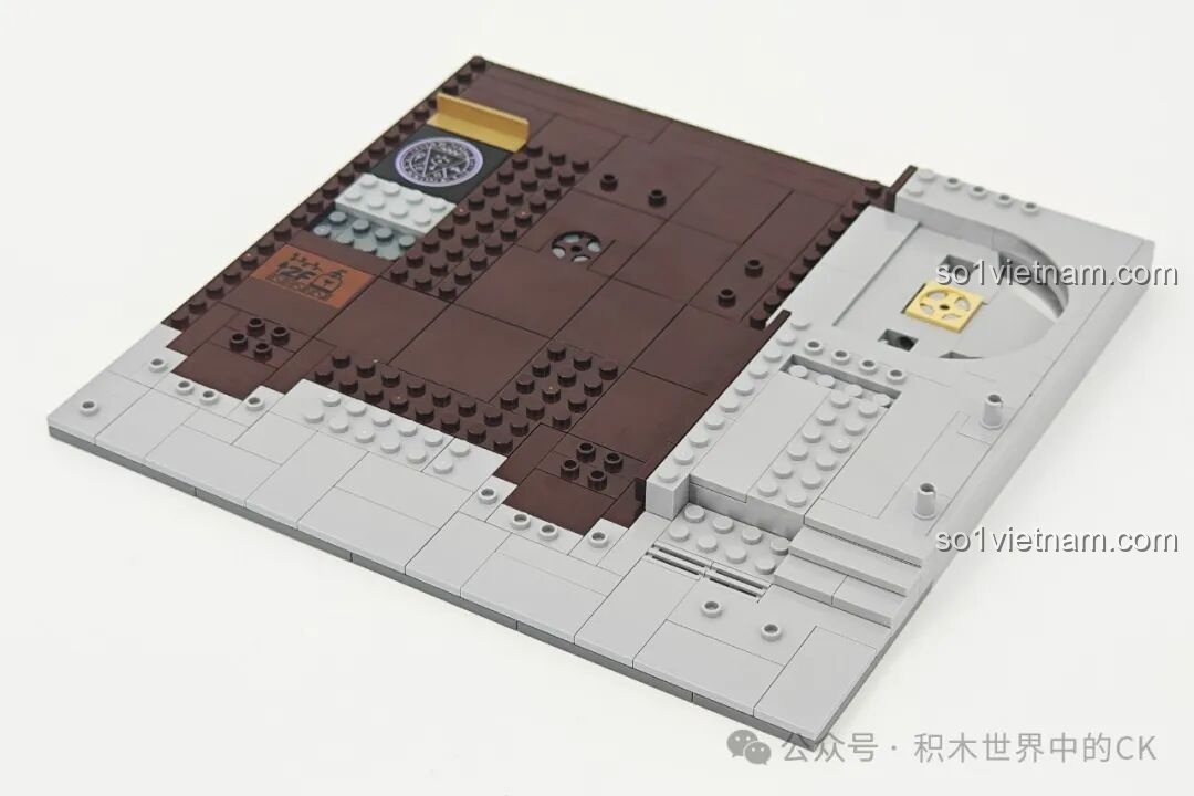 Phần nền móng đang được lắp ráp của Lớp Học Nghệ Thuật TC2037 Học Viện Phép Thuật BEBE, tạo cơ sở vững chắc cho mô hình.