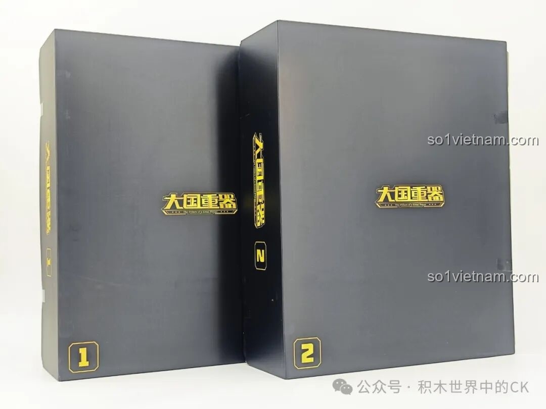 Hai hộp nhỏ bên trong hộp lớn của bộ Keeppley 23036, giúp phân loại và bảo quản các chi tiết lắp ráp một cách khoa học.
