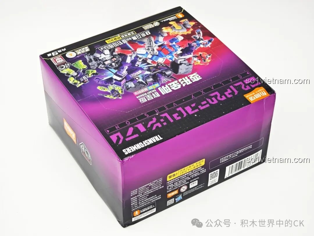 Mặt sau hộp bộ lắp ghép BLOKEES 71104 Transformers Galaxy Version, hiển thị thông tin chi tiết về bộ sưu tập.