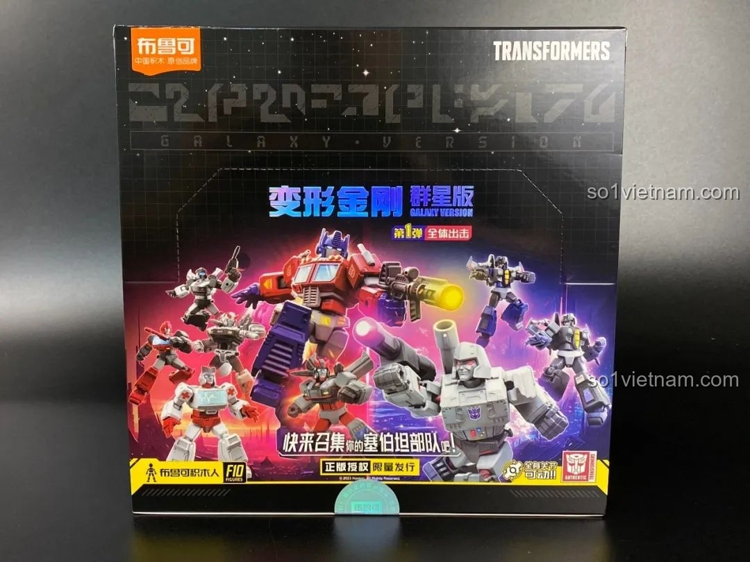 Hộp lớn chứa các blind box của bộ sưu tập Blokees Transformers Galaxy Version, với hình ảnh các nhân vật G1.