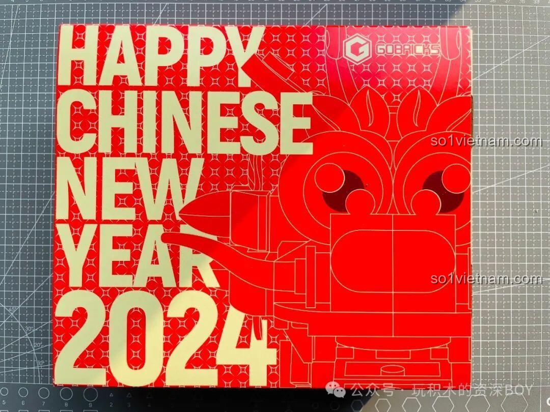 Mặt sau hộp đồ chơi lắp ráp Gobricks G2401 Rồng năm 2024 với dòng chữ 