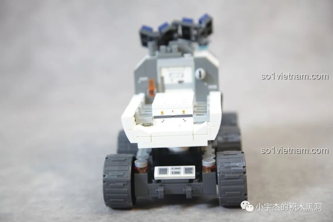 Hộp bộ lắp ghép SEMBO 107108 Robot Khung Cửa từ phim Lưu Lạc Địa Cầu 2, thiết kế độc đáo.