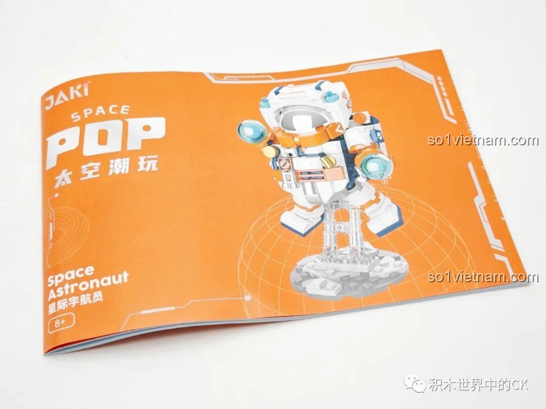 Hộp sản phẩm của bộ lắp ráp Đồ chơi phi hành gia JAKI JK8505 với hình ảnh mô hình phi hành gia đang bay.