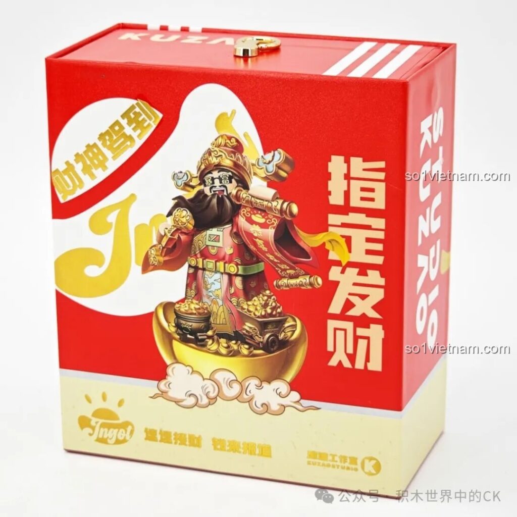 Mặt trước hộp bộ lắp ghép Tài Thần 11028 của Kuzao Studio với hình ảnh Ông Tài Thần nổi bật