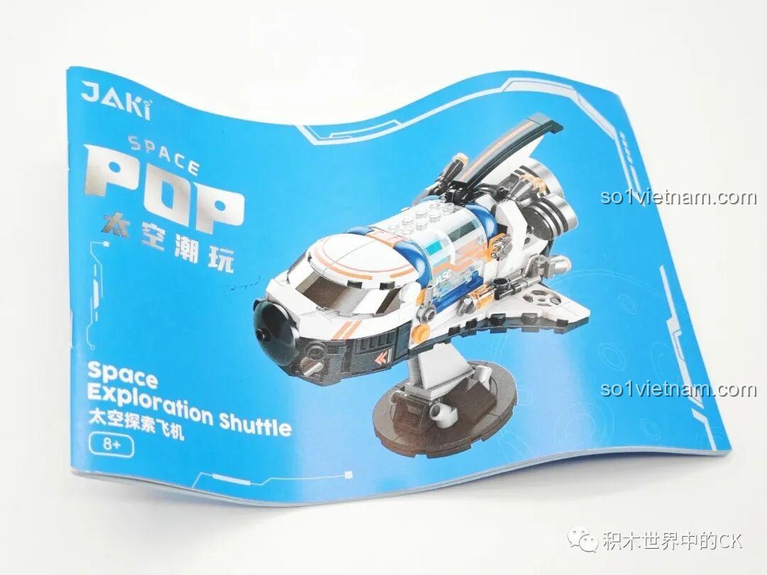 Hộp sản phẩm của bộ lắp ráp tàu con thoi JAKI JK8507 với tông màu xanh dương và hình ảnh mô hình đang bay.