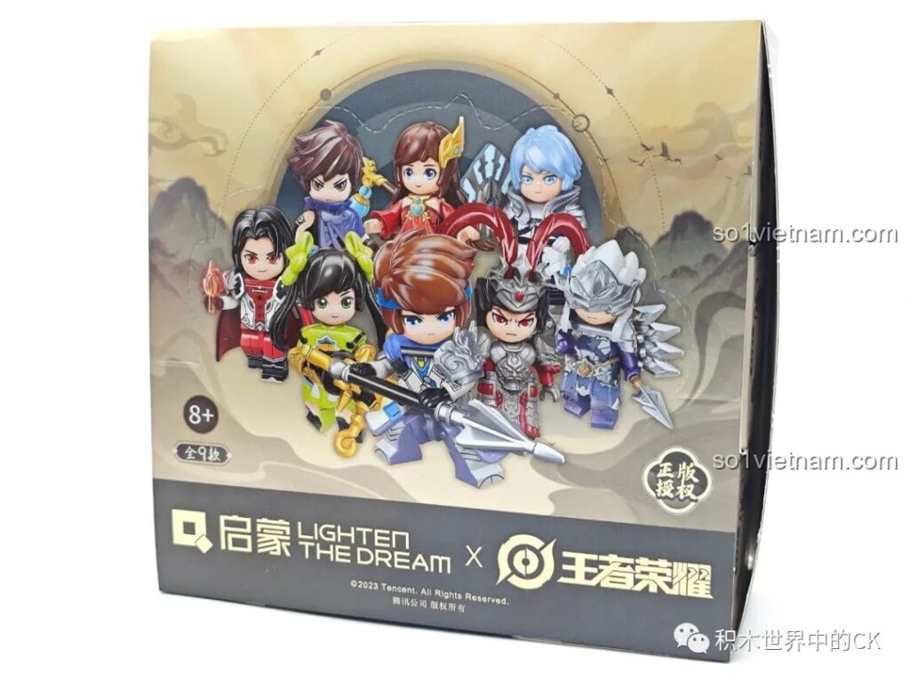 Mặt trước hộp lớn của bộ đồ chơi Qman 78002 Hộp Mù Minifigure Vương Giả Vinh Diệu, hiển thị hình ảnh 9 vị tướng chibi.