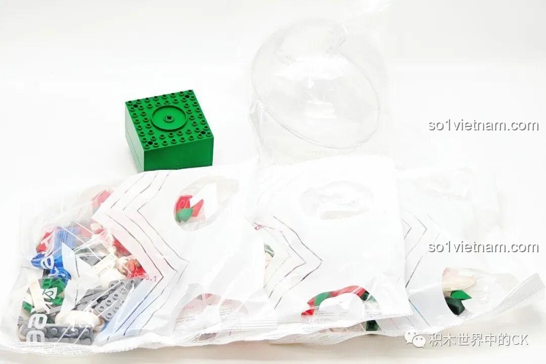 Các túi mảnh ghép, hộp nhạc và vòm trong suốt của Hộp Nhạc Giáng Sinh Ước Nguyện Sanrio Characters K20836 Keeppley.