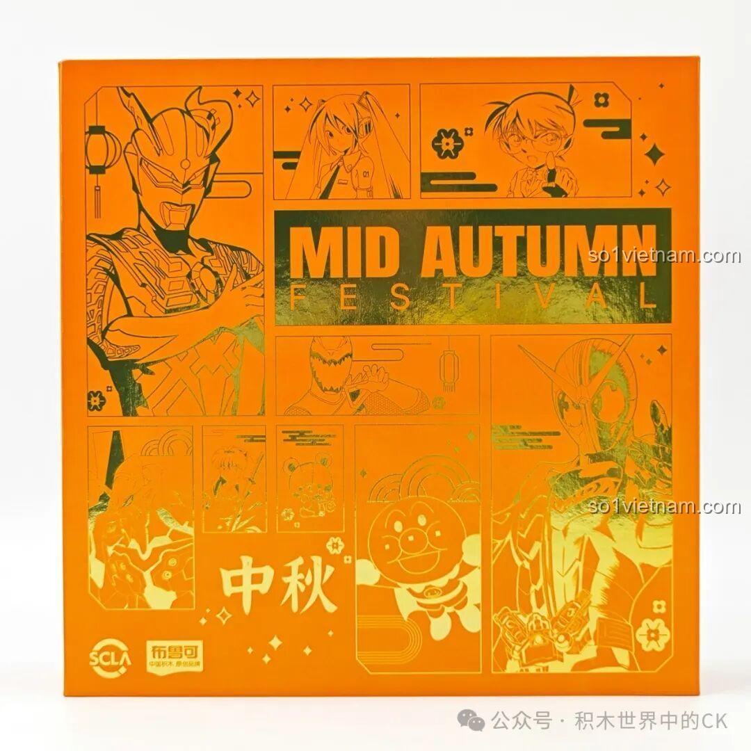 Hộp quà Trung Thu Ultraman và Kamen Rider màu cam với hình ảnh các siêu anh hùng được ép kim vàng nổi bật, đồ chơi cho trẻ em từ 8 tuổi.