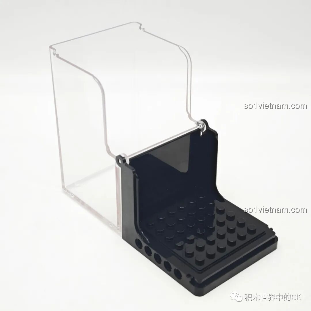 Hộp trưng bày bằng acrylic trong suốt đi kèm trong bộ đồ chơi Kuzao Studio.