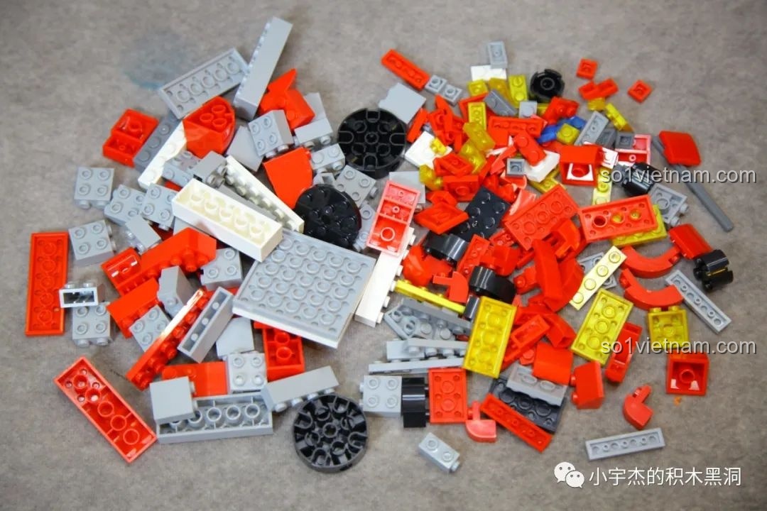 Sách hướng dẫn ZHEGAO GZ8008 với lời cổ vũ ở bước lắp ráp phần đầu robot.