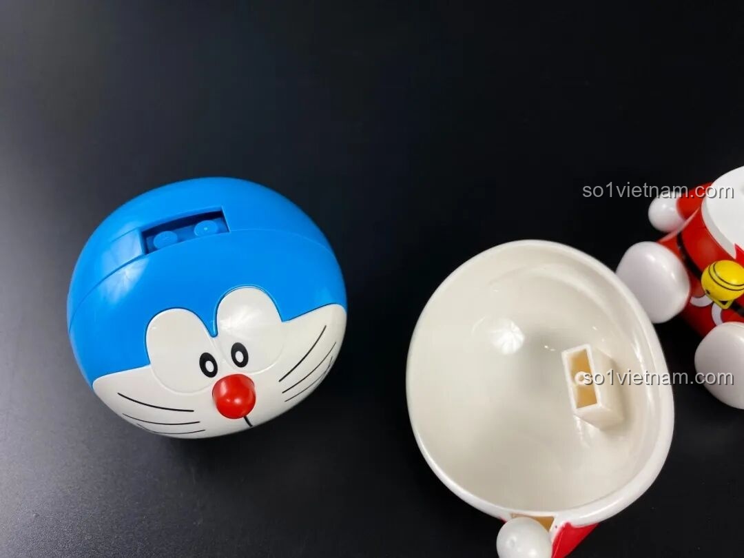 Một trang hướng dẫn lắp ráp Keeppley Doraemon Giáng Sinh, các bước tương tự phiên bản Thỏ Hồng.
