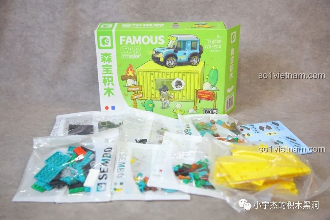 Tờ hướng dẫn lắp ráp và tấm sticker nhỏ của bộ Sembo 714509, chuẩn bị cho quá trình lắp ráp mô hình.