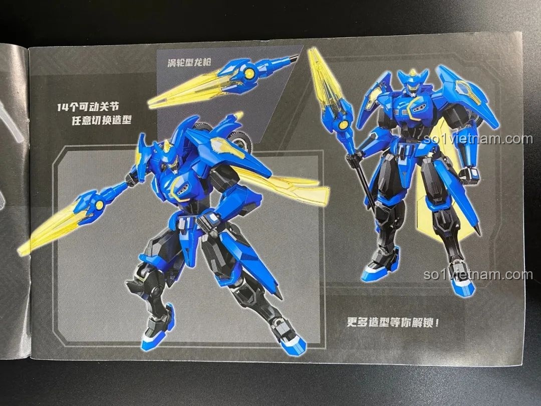 Trang sách hướng dẫn các tư thế chiến đấu của mô hình Triệu Vân, với 14 khớp cử động linh hoạt.