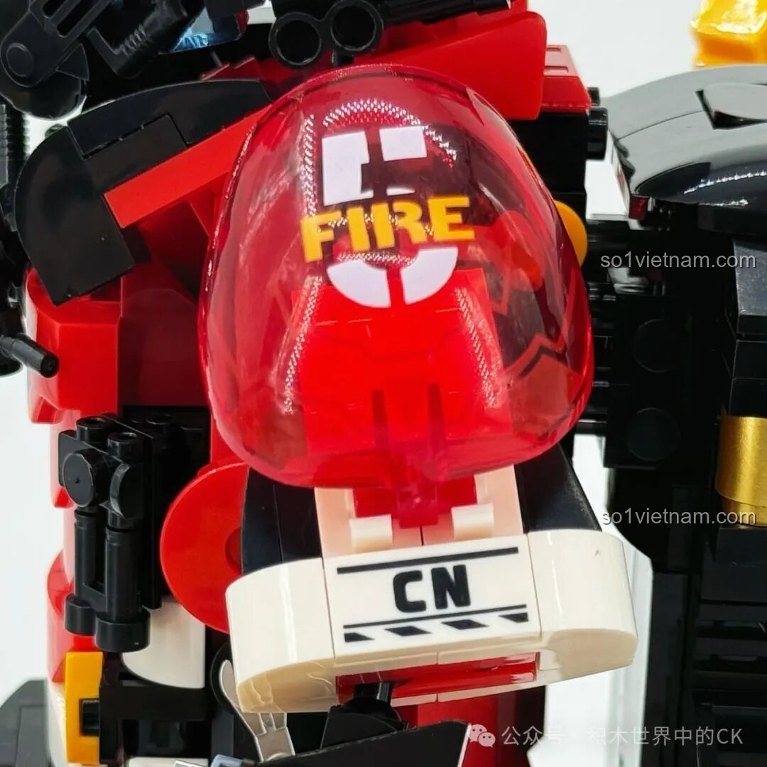 Cận cảnh bàn tay phải của Robot Cứu Hỏa Phá Vỡ Giới Hạn iBlock ib1101.