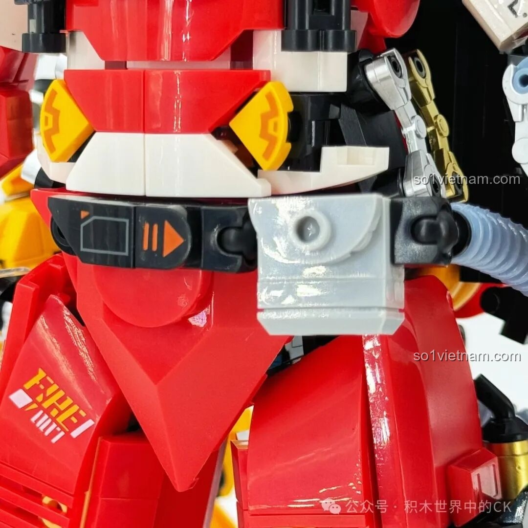 Cận cảnh chi tiết cánh tay phụ của Robot Cứu Hỏa Phá Vỡ Giới Hạn iBlock ib1101.