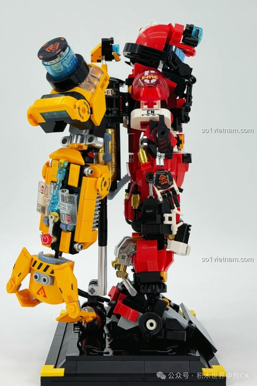 Cận cảnh phần đầu của Robot Cứu Hỏa Phá Vỡ Giới Hạn iBlock ib1101 với đèn pha xanh dương.