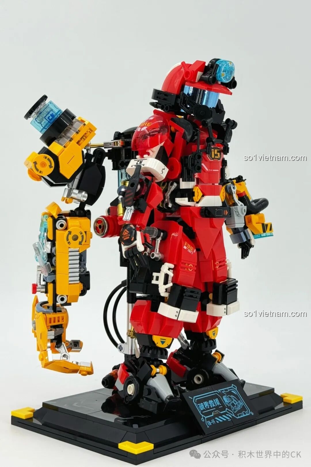 Cận cảnh phần đầu của Robot Cứu Hỏa Phá Vỡ Giới Hạn iBlock ib1101 với kính chắn gió tráng gương.