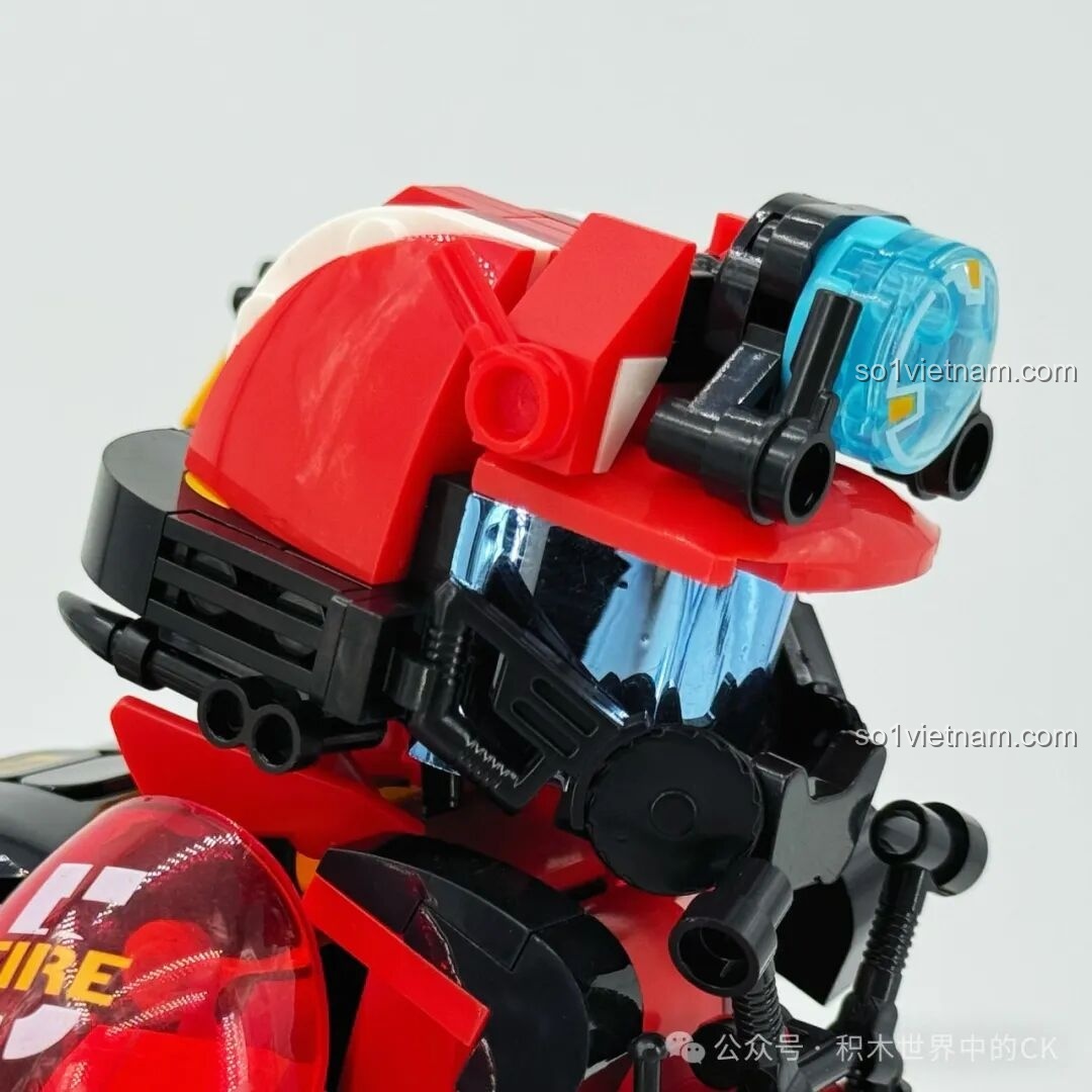 Cận cảnh phần ngực của Robot Cứu Hỏa Phá Vỡ Giới Hạn iBlock ib1101 với logo số 15.