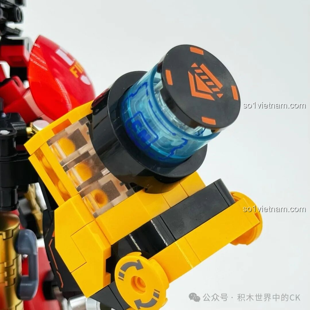 Robot Cứu Hỏa Phá Vỡ Giới Hạn iBlock ib1101 trong bối cảnh hiệu ứng lửa và khói.