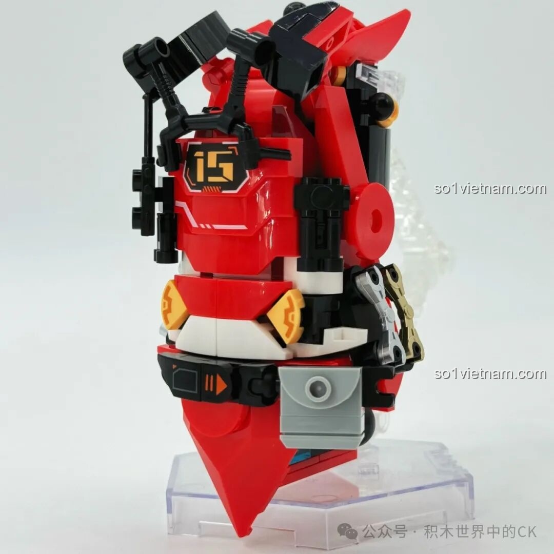 Phần thân robot cứu hỏa iBlock ib1101 đang được lắp ráp, nhìn từ góc nghiêng.