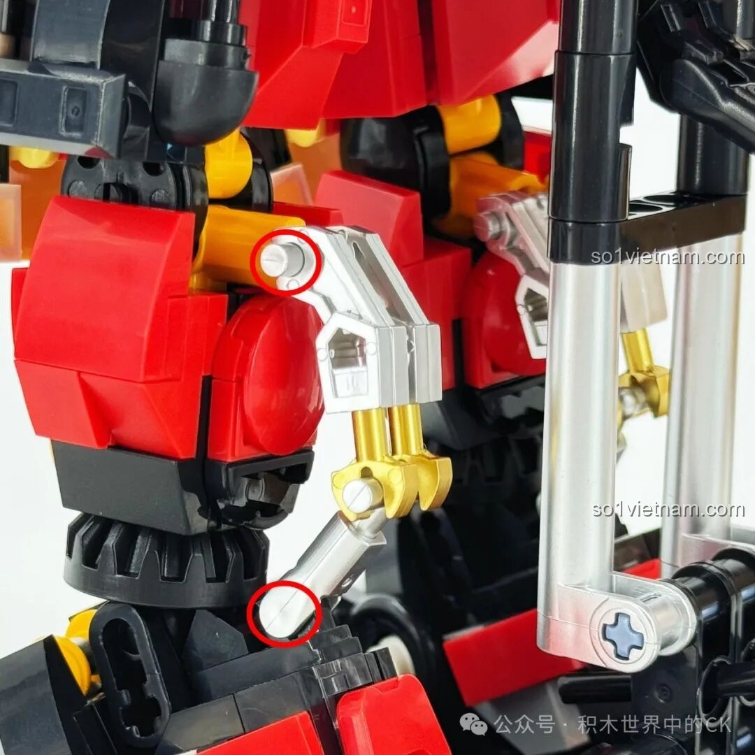 Robot Cứu Hỏa Phá Vỡ Giới Hạn iBlock ib1101 tạo dáng cầm nắm vật thể.