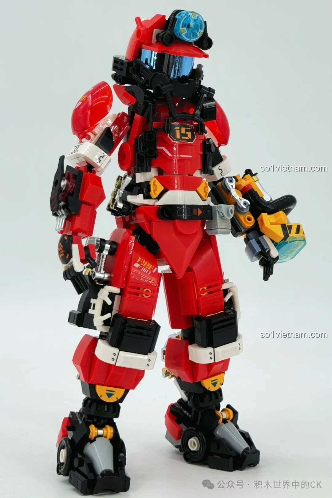 Mô hình Robot Cứu Hỏa Phá Vỡ Giới Hạn iBlock ib1101 đã hoàn thành, nhìn từ góc chéo.