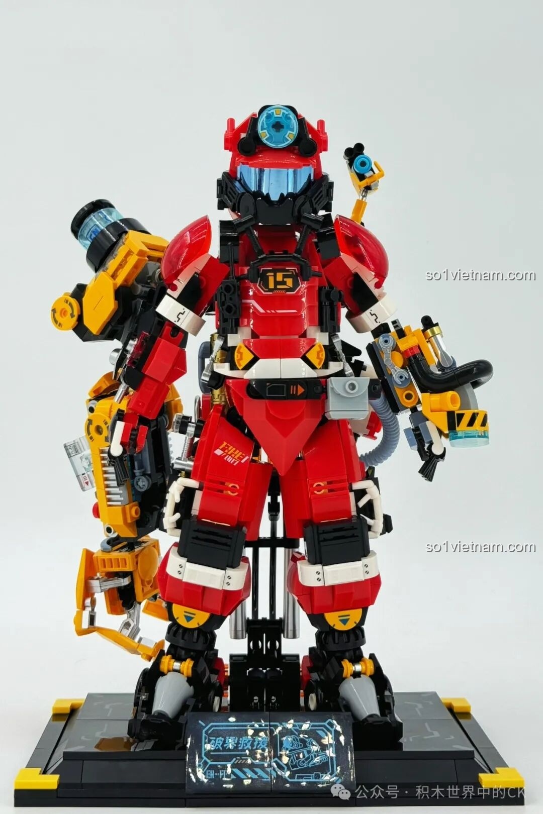 Mô hình Robot Cứu Hỏa Phá Vỡ Giới Hạn iBlock ib1101 trên đế, nhìn từ góc chéo.