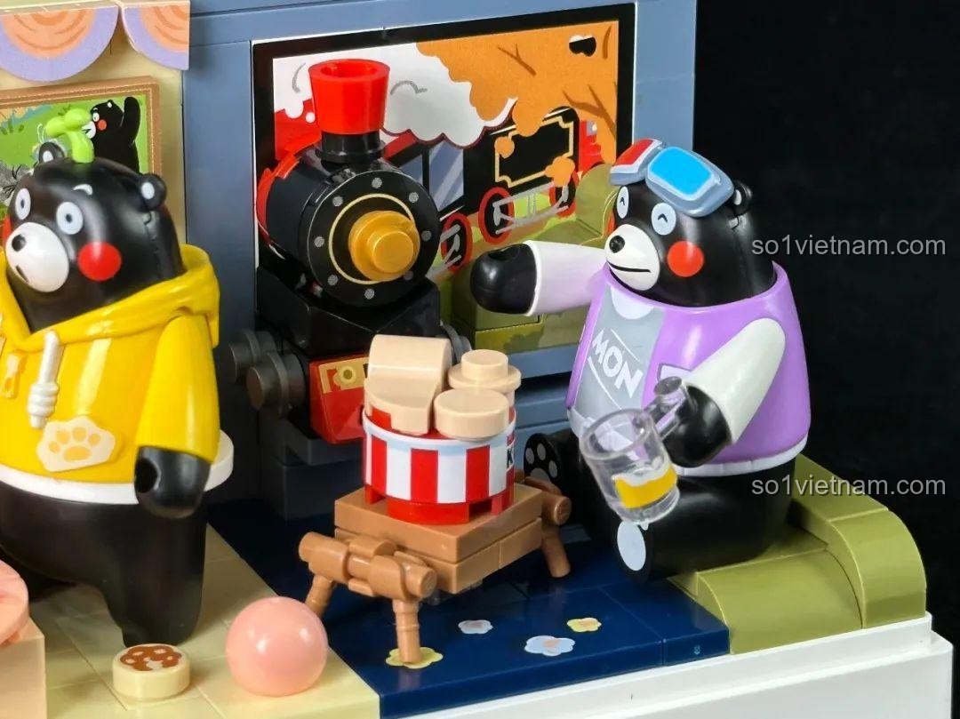 Hai mô hình inbrixx Kumamon 880038 và 880039 đã hoàn thành, được xếp chồng lên nhau.