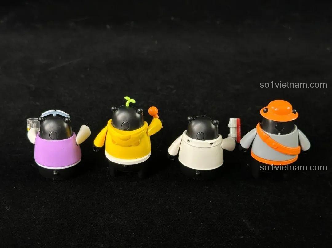 Mặt sau của bốn minifigures Kumamon từ bộ inbrixx Kumamon 880038.