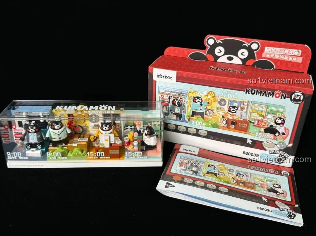 Toàn bộ mảnh ghép, sách hướng dẫn và sticker của bộ inbrixx Kumamon 880038 được trải ra.