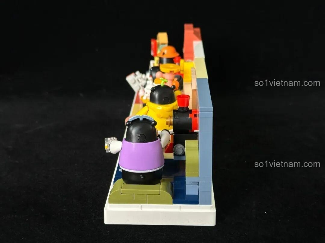 Mô hình inbrixx Kumamon 880038 đã hoàn thành, nhìn từ phía bên cạnh.