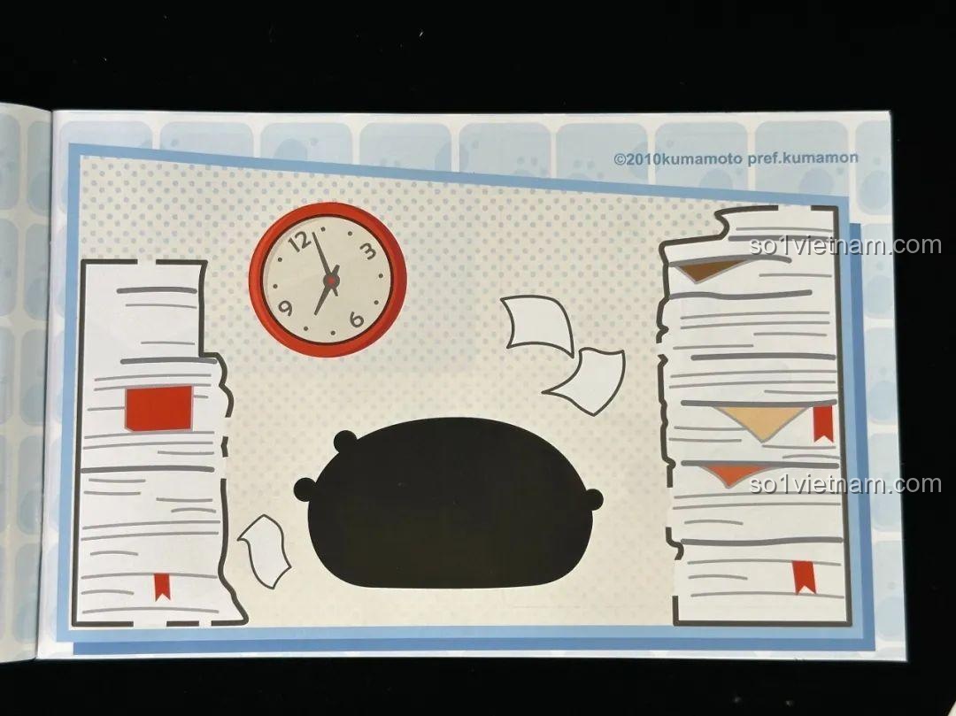 Trang hướng dẫn lắp ráp inbrixx Kumamon 880039 với hình ảnh Kumamon bị ngập trong giấy tờ.